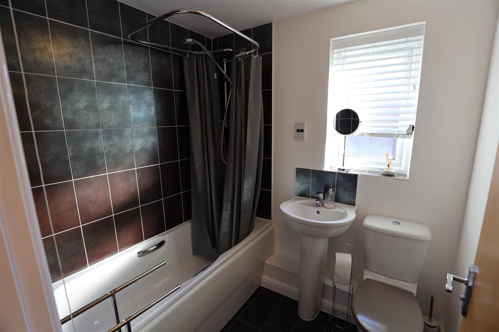88 Lonydd Glas, Llanharan, Pontyclun, CF72 9FW
